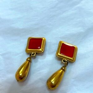 Vintage Designer Clip On Earrings Gold/Red Lightweight Gorgeous Great Condition